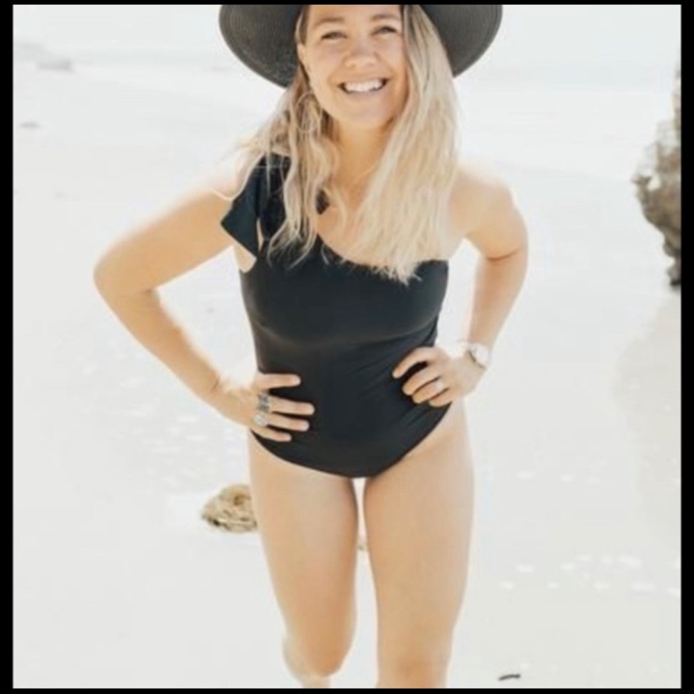 Carly Jean Los Angles Madison Swim Suit Black XL